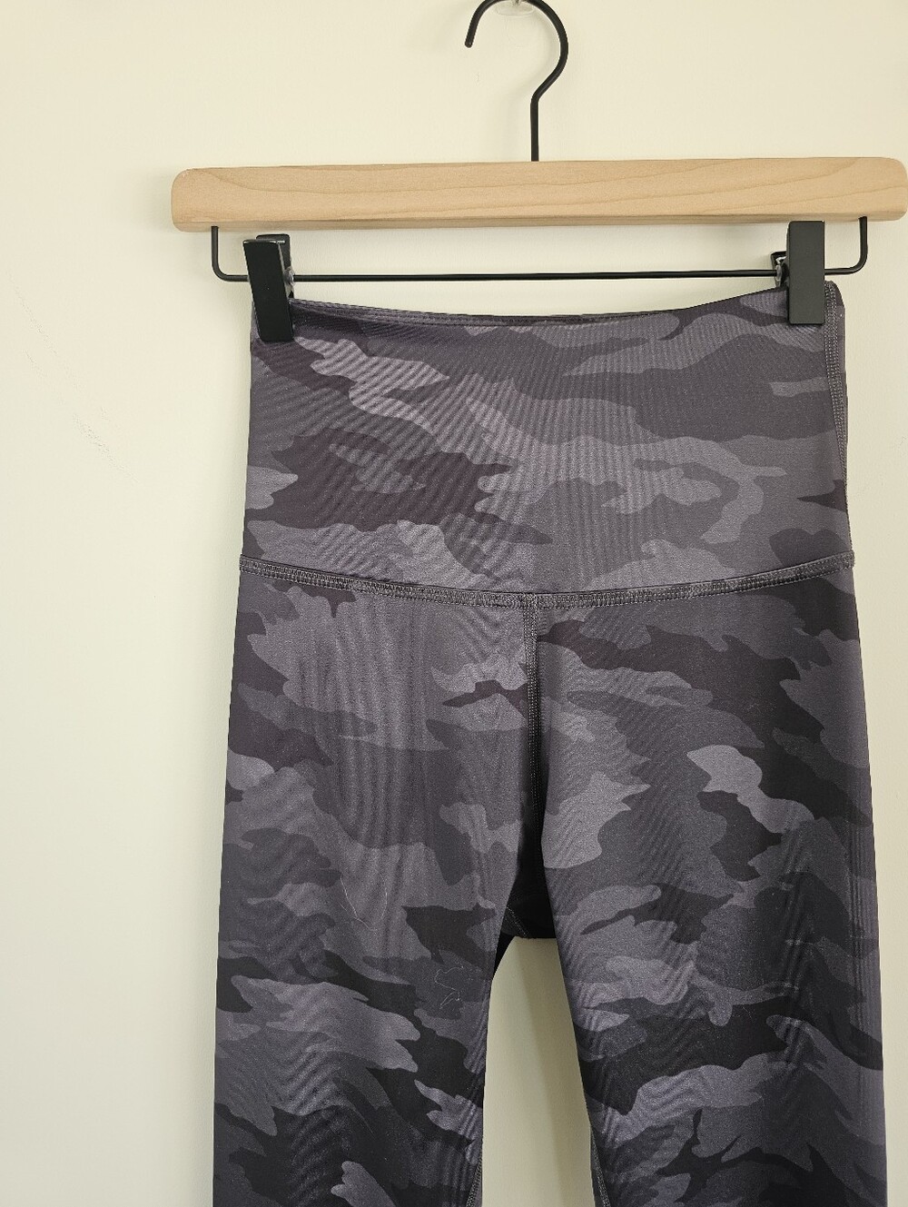 Beyond Yoga Grey Camouflage High-Waist Leggings - Picture 2 of 4